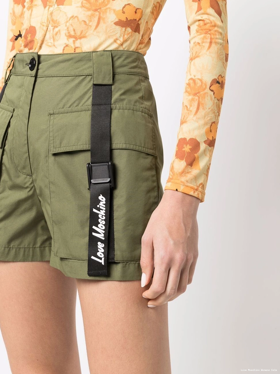 Affordable shorts Moschino pleated logo-tape Love Women 0501